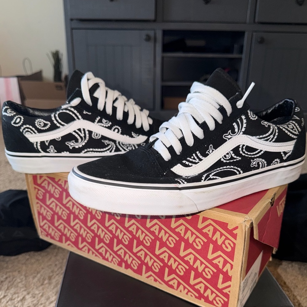 Vans Old Skool (Peace Paisley) Black and White Paisley Low-Tops